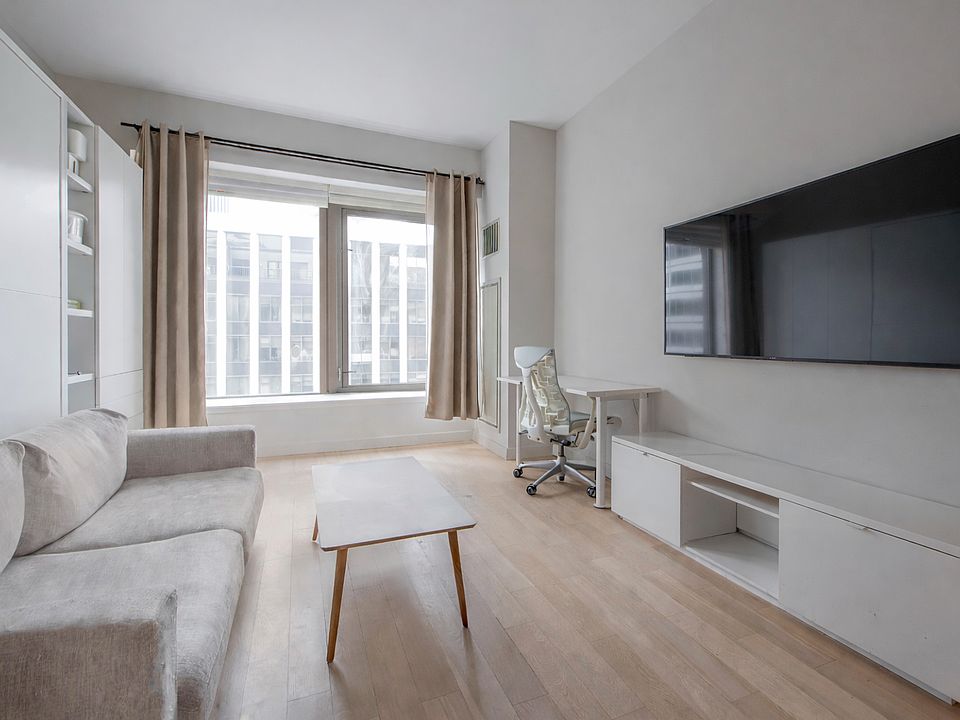 1st image of 75 Wall St APT 25D