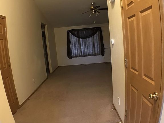 3rd image of 942 Waikiki St SE