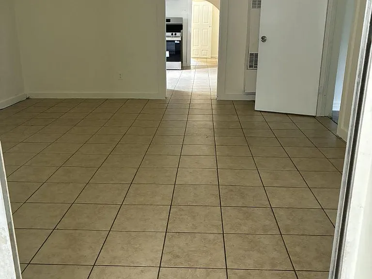 229 University Ave — Photo 5