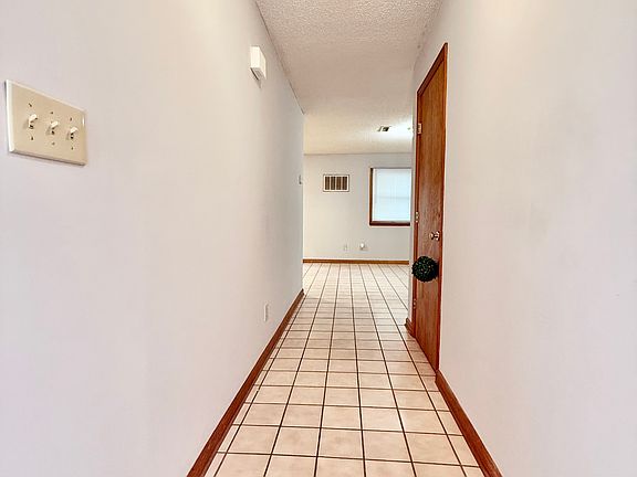 3rd image of 105 Mountain View Dr #B