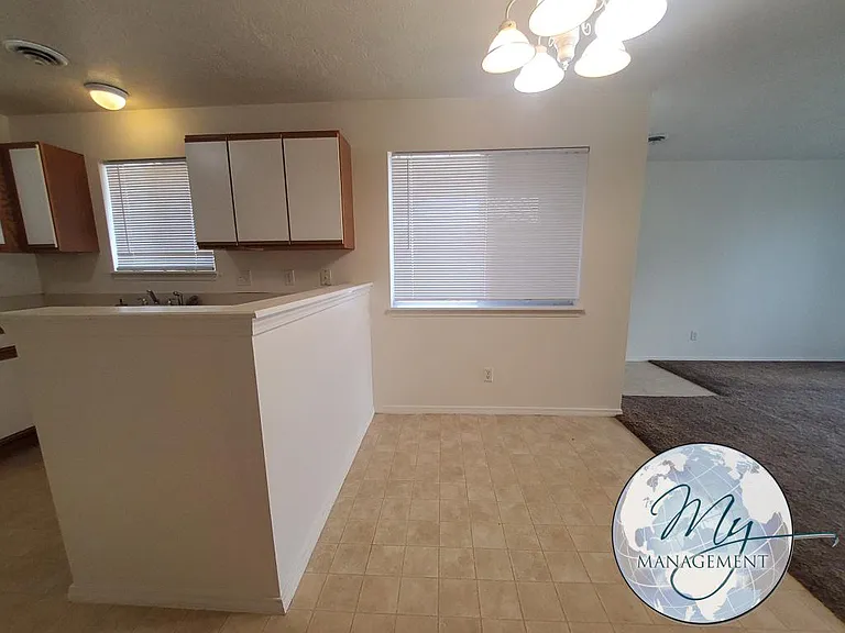 3 bed, 2.0 bath, 1180 sqft, $1,590 — Photo 28
