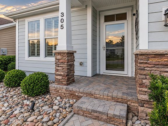 4th image of 305 Scottsdale Ct.