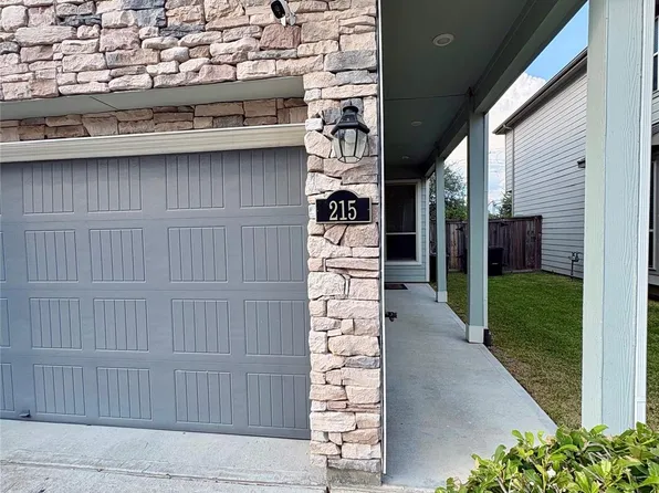215 Club Crest Ln, Houston, TX 77009
