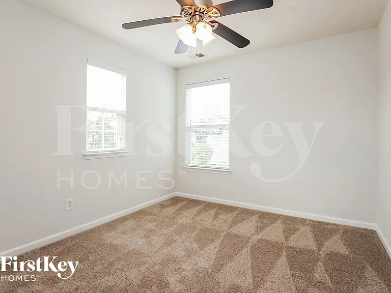 229 Oglethorpe Cir — Photo 13