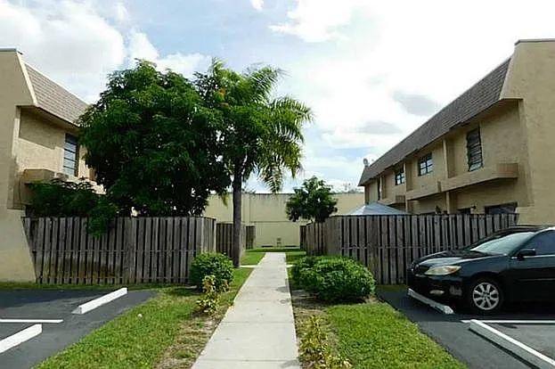2244 NW 52nd Ave