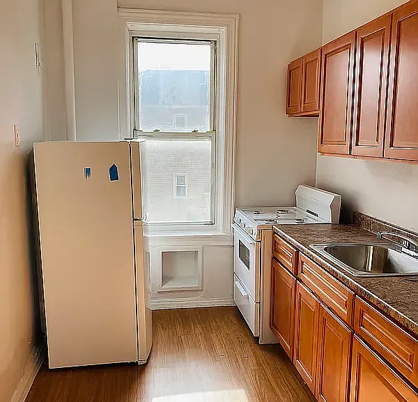 1323 E 16th St #B9 — Photo 2