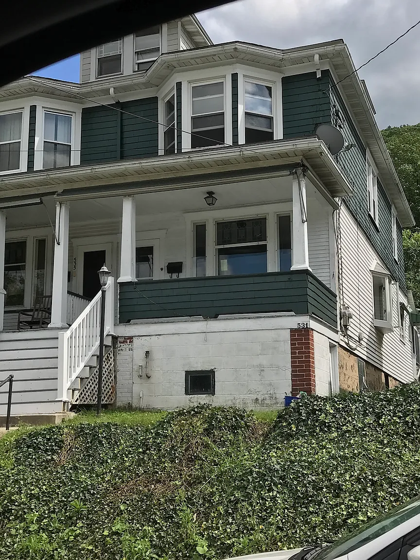 531 E Center St photo 1
