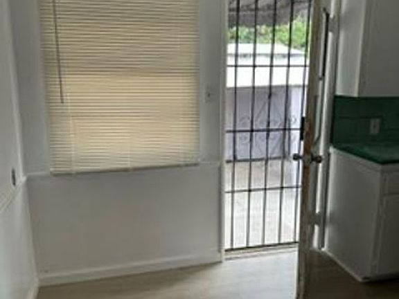 3rd image of 929-943 W 7th St #941