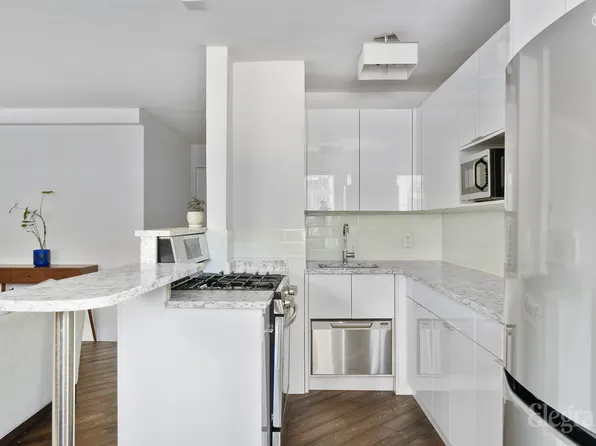 195 Adams Street image 5 of 18