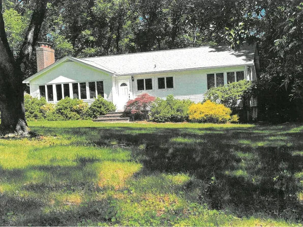 140 Laurel Lane, Laurel Hollow, NY 11791