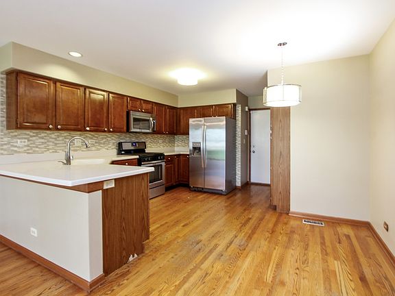 5th image of 655 Grosse Pointe Cir #0000
