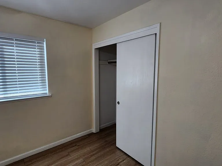 1385 Wimbledon Ct — Photo 16