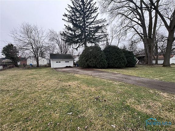 2nd image of 1947 Newport Ave