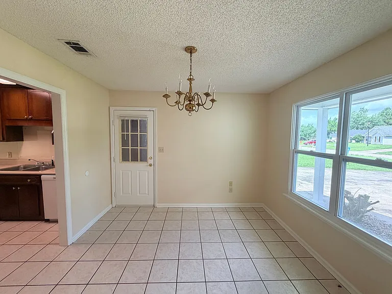 3905 Heatherwoods Dr — Photo 3