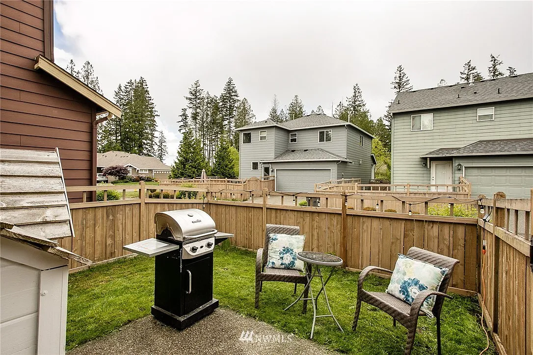 3 bed, 2.5 bath, 1602 sqft, $2,895 — Photo 3