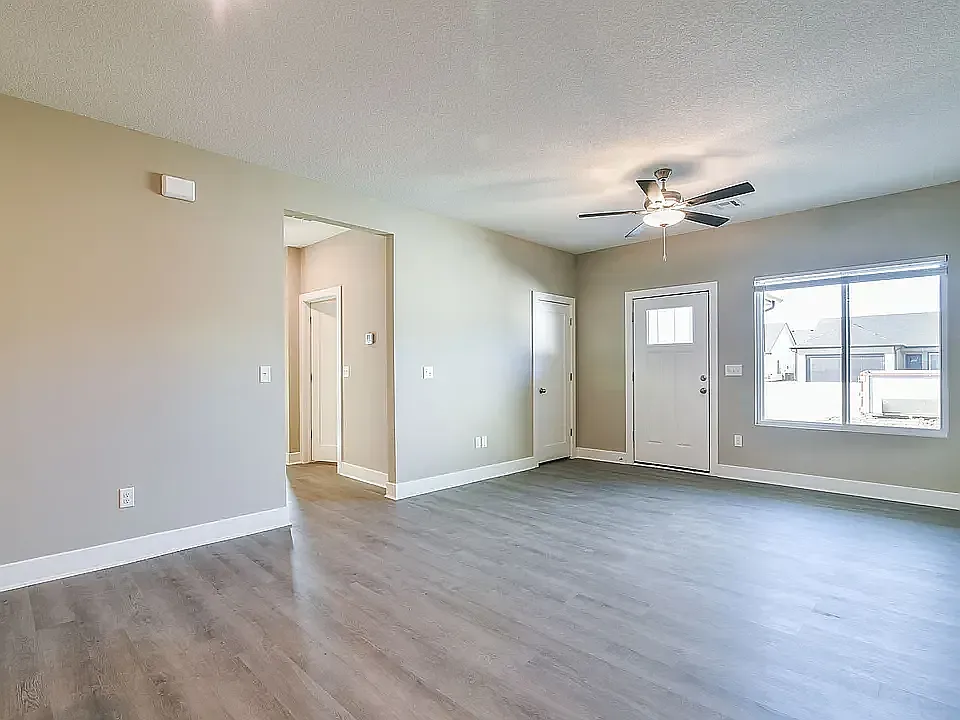 3 bed, 1270 sqft, $1,550 — Photo 2