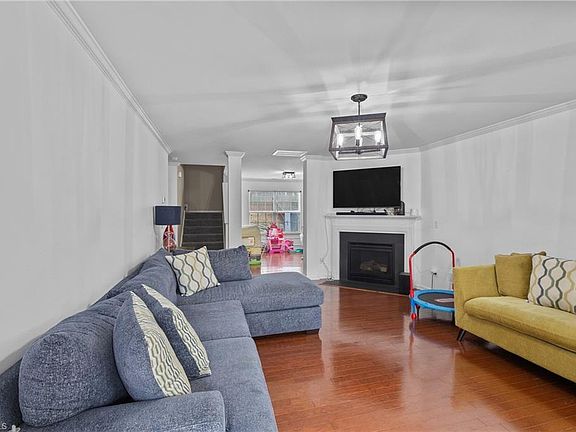 5th image of 3869 Field Sedge Dr