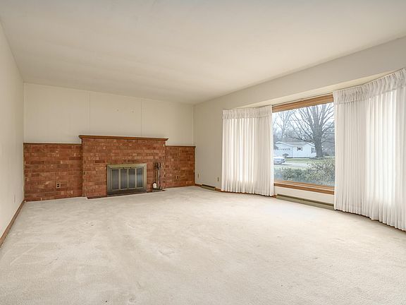 5th image of 130 Fairway Dr