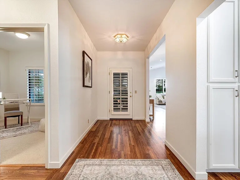 18116 California Ct — Photo 4