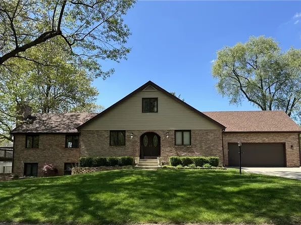 41 Lakeshore Dr, Danville, IL 61832