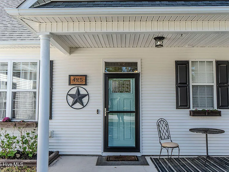 425 N Belvedere Dr — Photo 3