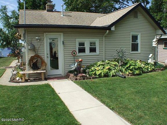 3rd image of 22051 Leota Dr