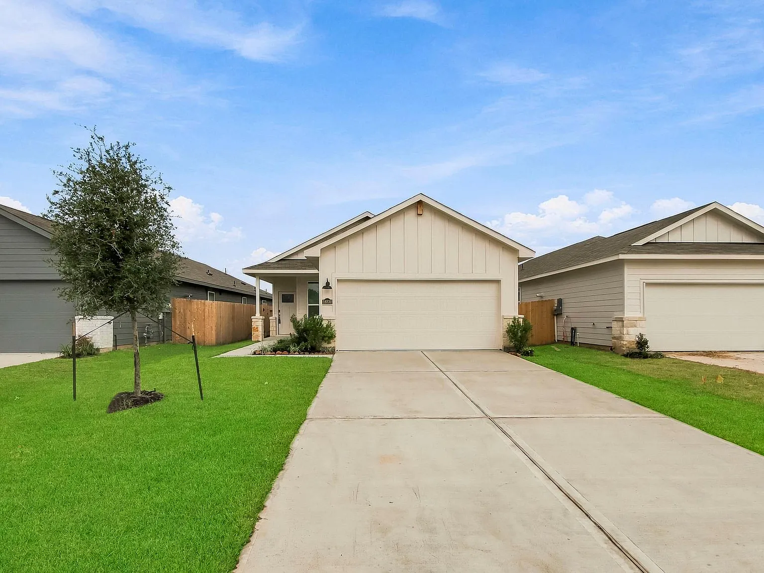 3 bed, 2.0 bath, 1414 sqft, $1,950 — Photo 1