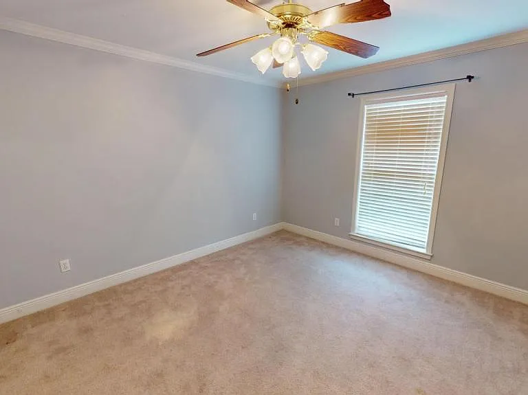 808 Dixie Dr — Photo 17