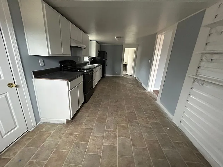 1028 S Arendell Ave — Photo 4