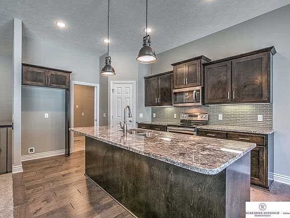 4th image of 902 N 184th St