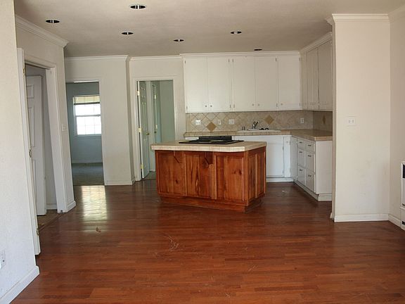 2nd image of 7746 Sherwood Blvd