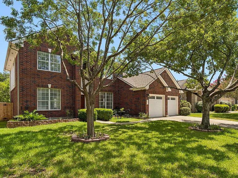 2404 Kristen Ln — Photo 1