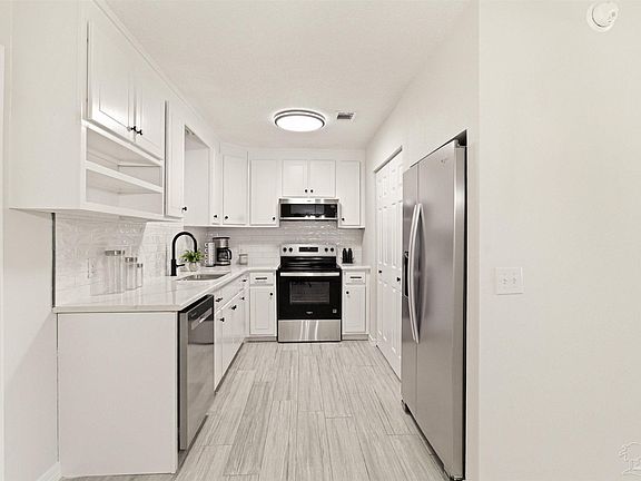 3rd image of 5125 Central Dr