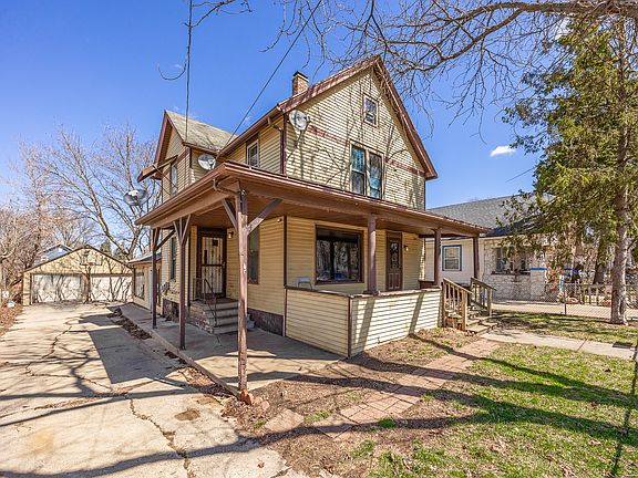 3rd image of 820 Spring St