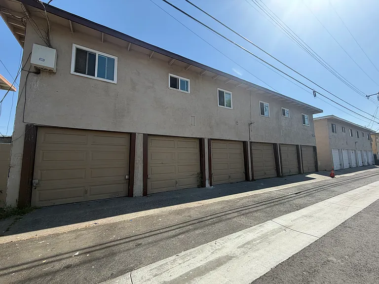 5174 San Bernardino St #C — Photo 9