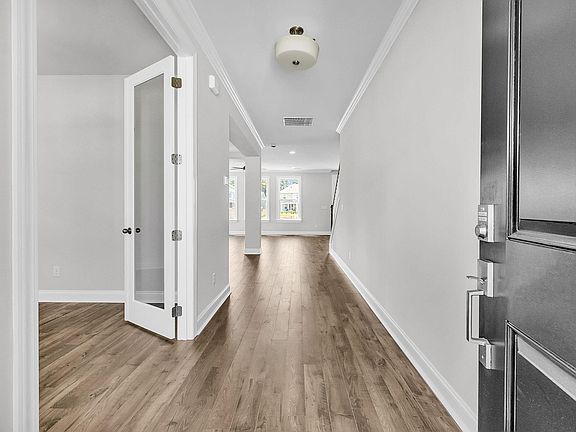 5th image of 503 Fiskdale Cir