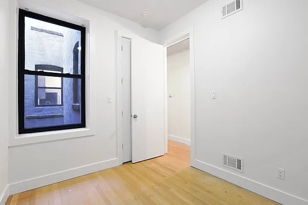 Rented by Arwell Realty | media 3