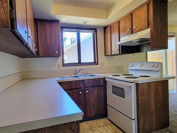 3rd image of 3110 NE 86th Ave