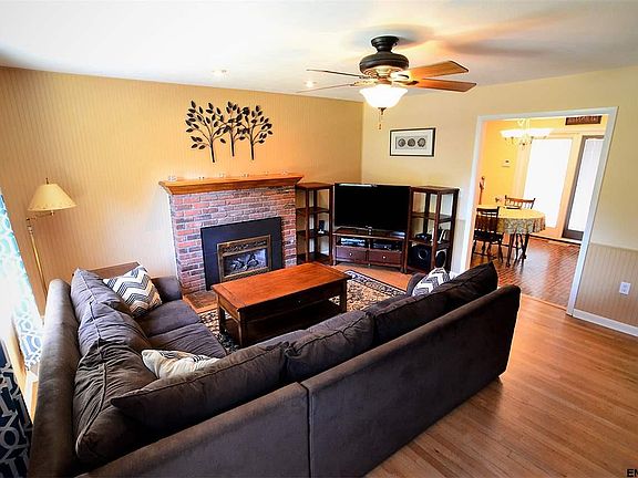 3rd image of 21 Fruitwood Dr