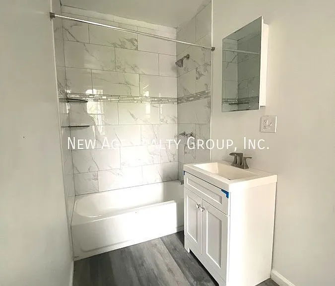 906 N 41st St #2 — Photo 9