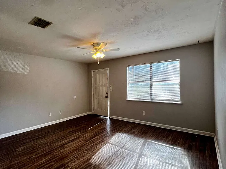 301 Dixie Dr #H2 — Photo 6