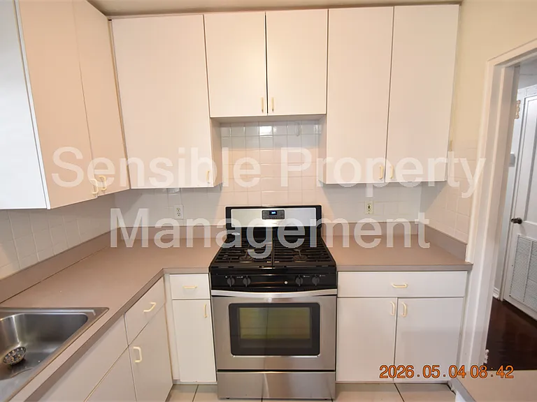 2801 Sanders Dr — Photo 14