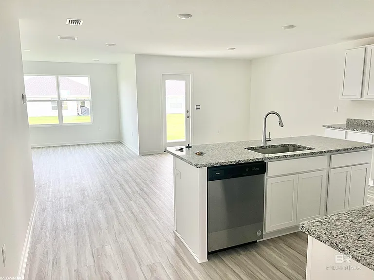 428 Winters Ave — Photo 8