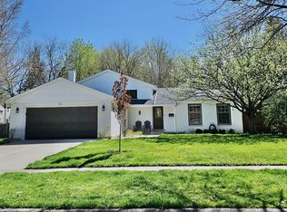 324 Berry Dr, Naperville, IL 60540