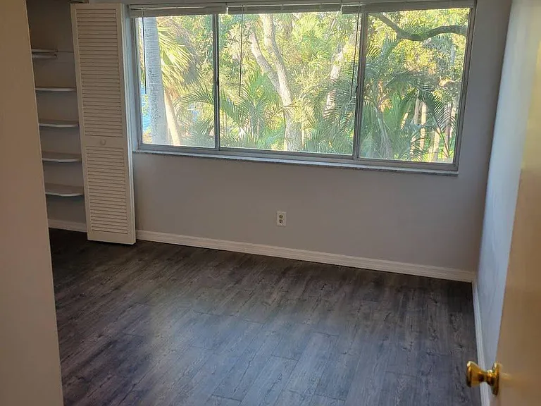 718 Tarpon St — Photo 5
