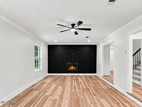 4th image of 54 Woodridge Pl