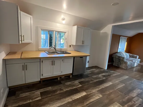 738 1/2 Griswold St #2, Jackson, MI 49203