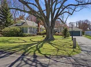 54 Beach Rd, Bristol, RI 02809