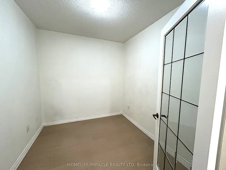 7400 Markham Rd #423 — Photo 32