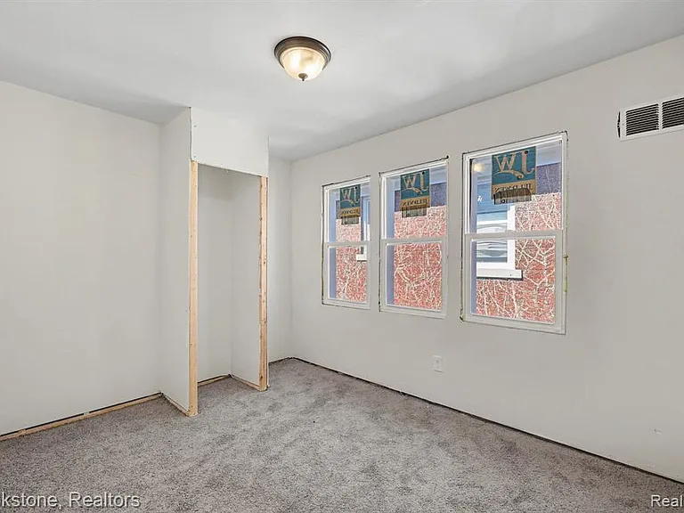 5533 Sheridan St — Photo 24